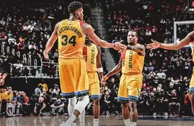 九游娱乐体育入口-包含马德里竞技加时末段复出首秀密尔沃基雄鹿防线松动备战欧冠，洛杉矶湖人队长鼓劲备战社区盾看傻球迷的词条